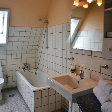 Feriehus Ten-bedroom Holiday Hvalso With Sea View 04 *